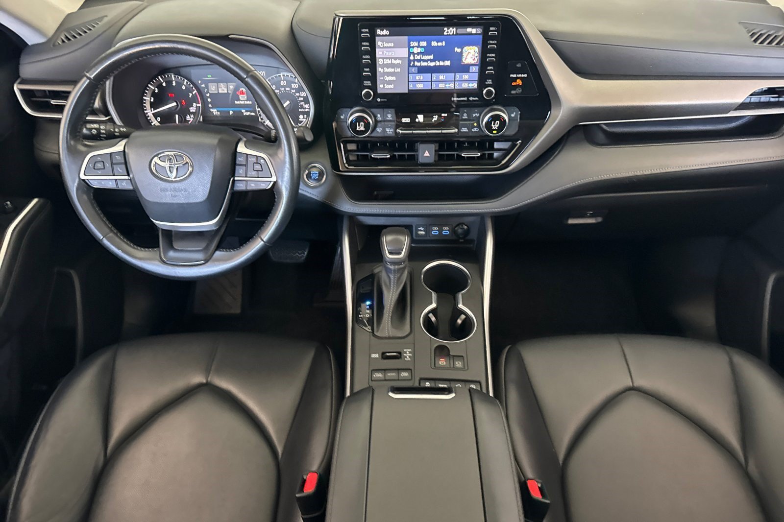 Used 2022 Toyota Highlander XLE AWD/4WD image 16