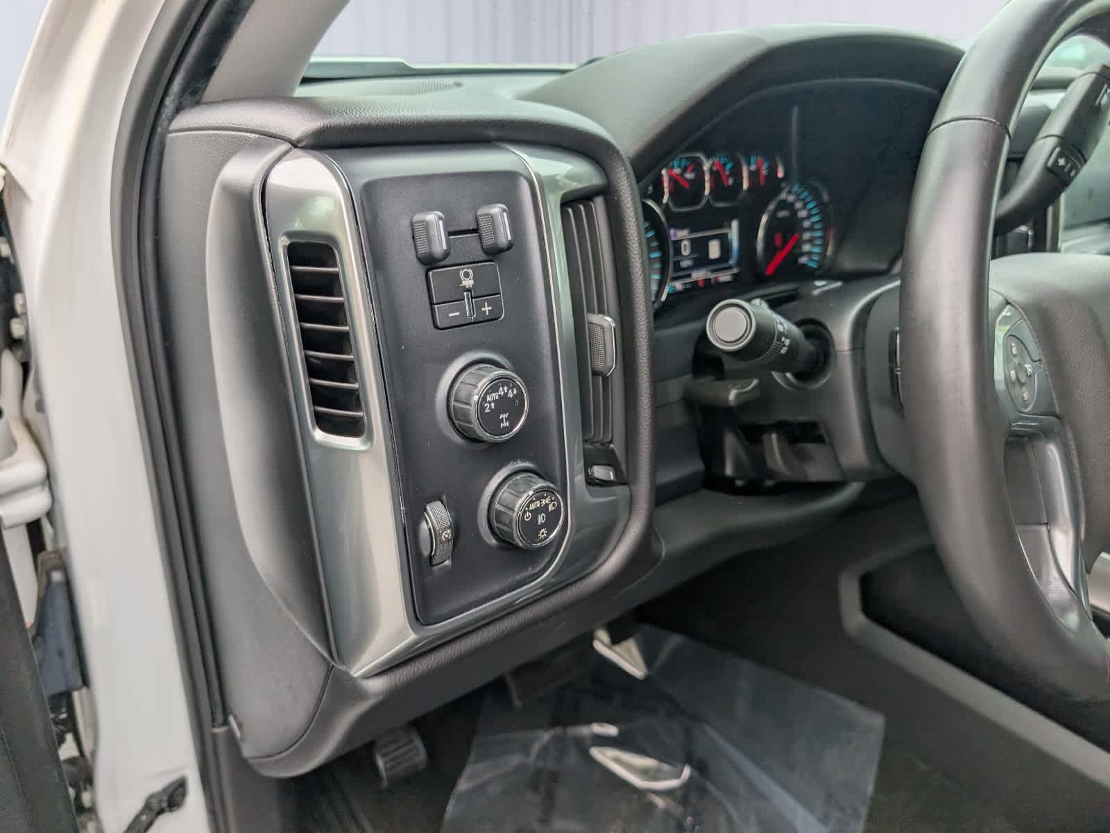 Used 2017 Chevrolet Silverado 1500 LT w/ All Star Edition AWD/4WD image 19