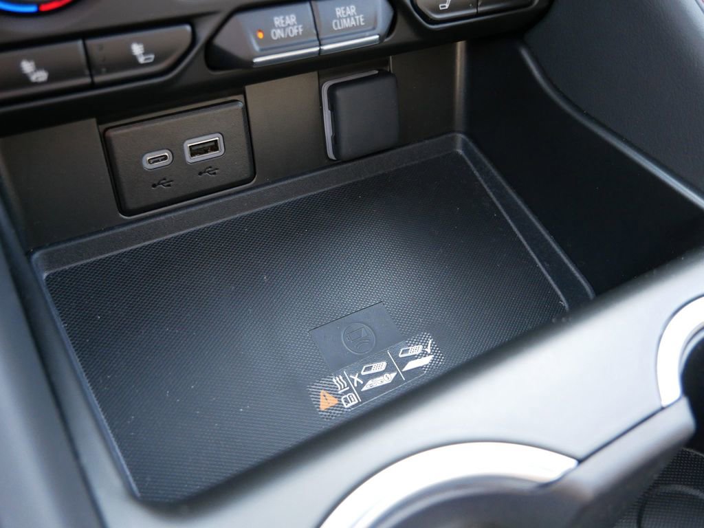 Used 2024 Chevrolet Suburban RST w/ Luxury Package image 20