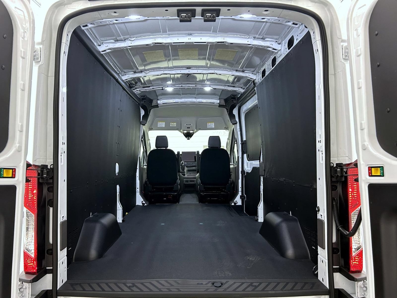 New 2027 Ford Transit 250 148 Medium Roof w/ Load Area Protection Package RWD image 18