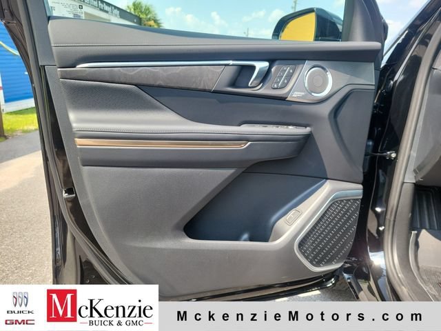 New 2026 Buick Enclave Avenir w/ Super Cruise Package FWD image 9