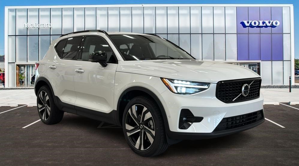 New 2026 Volvo XC40 B5 Ultra w/ Protection Package Premier