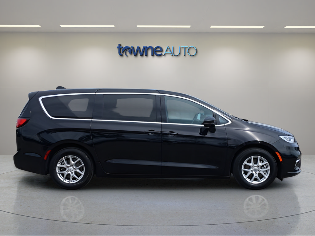 Used 2026 Chrysler Pacifica Select FWD image 7