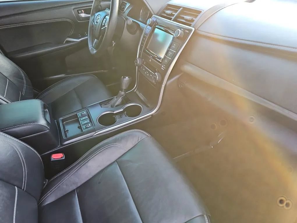 Used 2017 Toyota Camry XLE w/ Moonroof Package FWD image 11