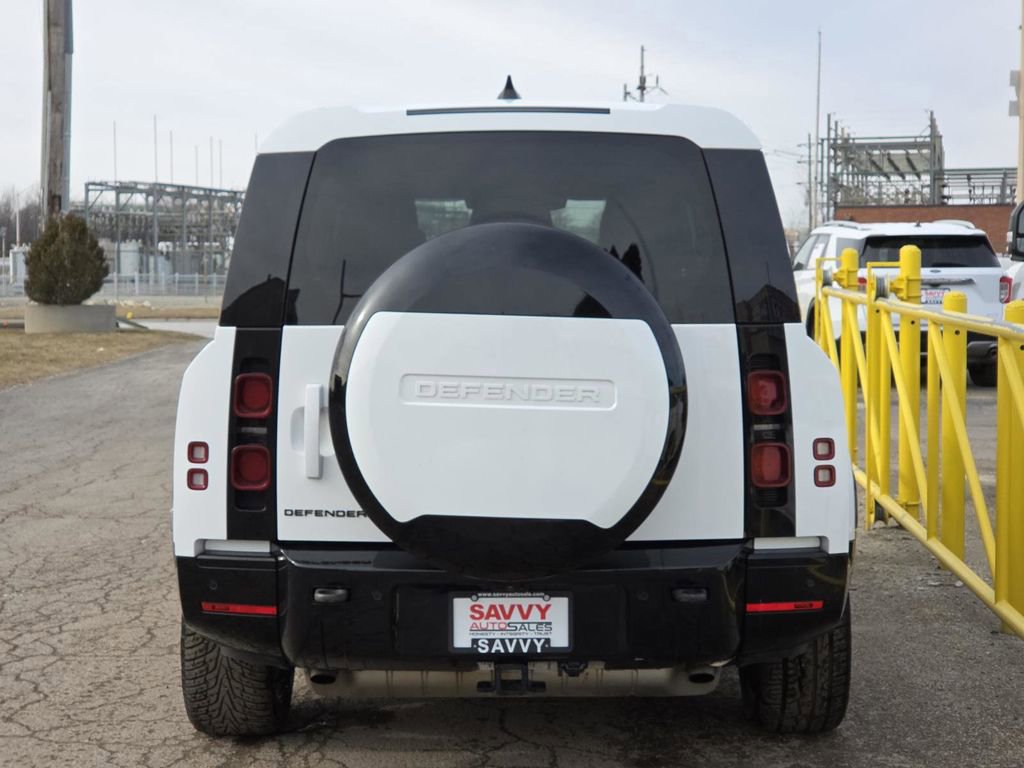 Used 2024 Land Rover Defender 130 X-Dynamic SE image 13