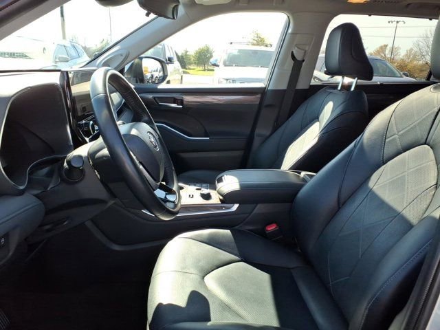 Used 2023 Toyota Highlander Platinum image 26