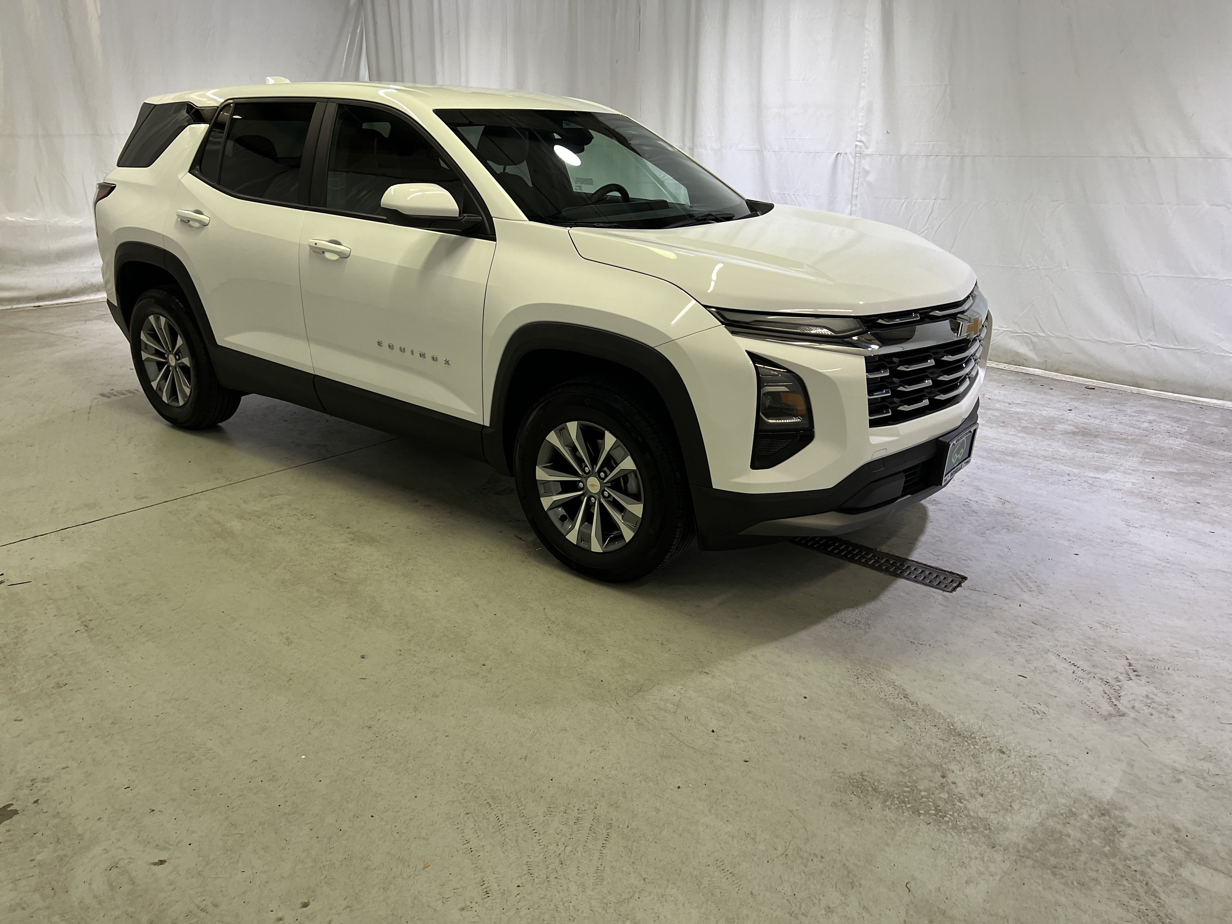Certified 2026 Chevrolet Equinox LT w/ Convenience Package II AWD/4WD image 2