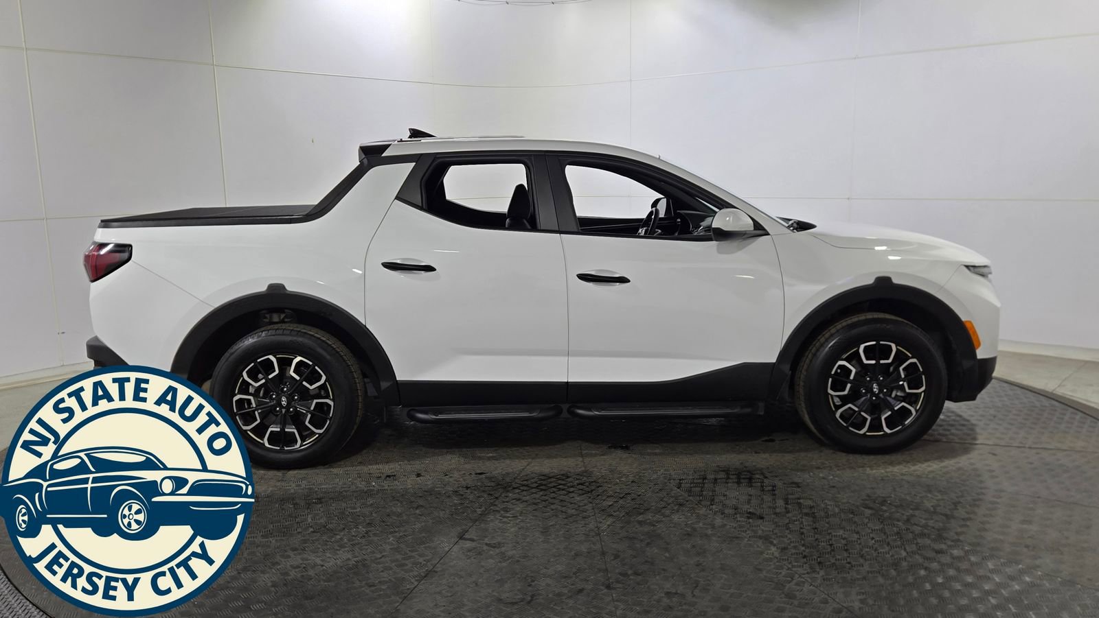 Used 2023 Hyundai Santa Cruz SE image 8