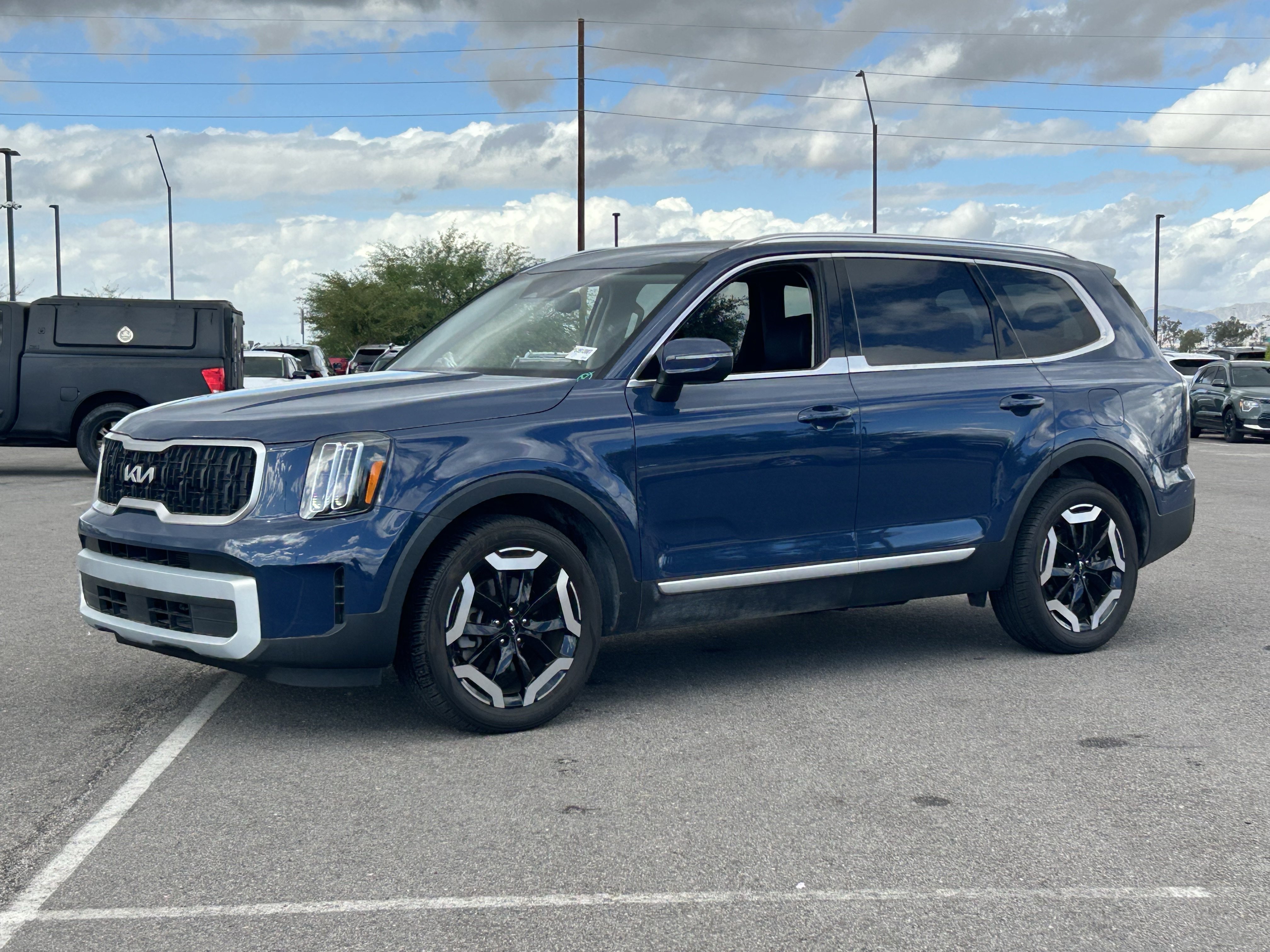 Certified 2023 Kia Telluride EX w/ EX Captain's Chair Package FWD image 34