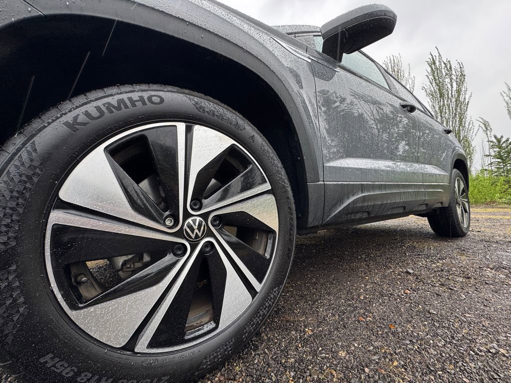 Used 2023 Volkswagen Taos SE w/ Panoramic Sunroof Package AWD/4WD image 41