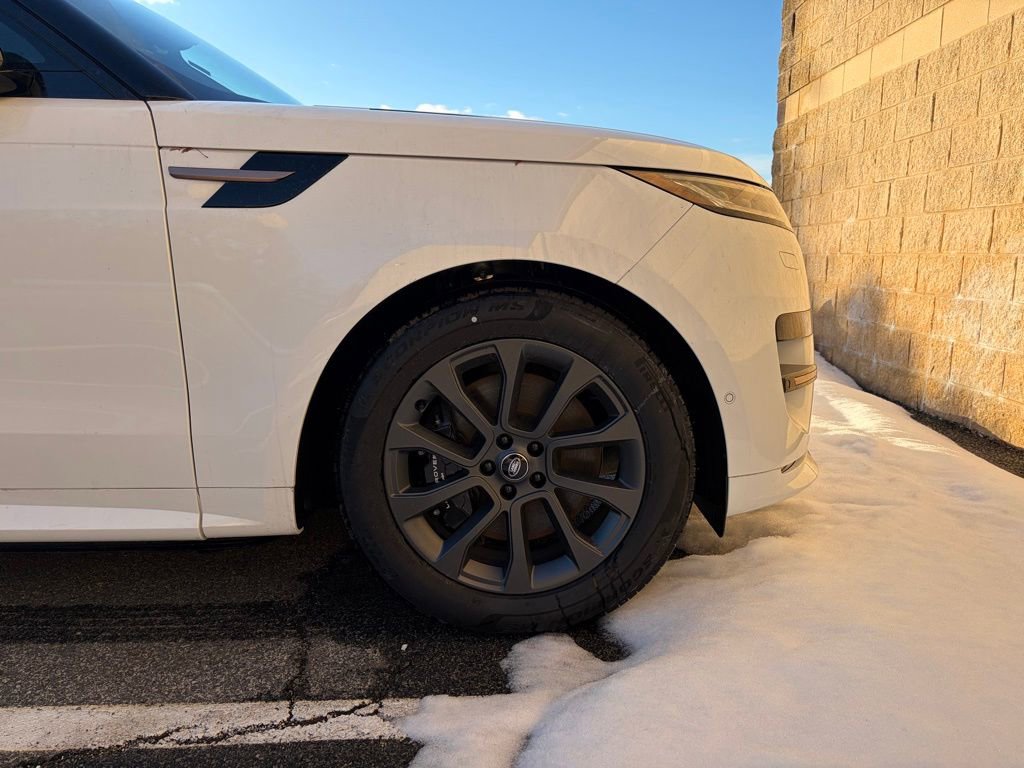 New 2025 Land Rover Range Rover Sport Dynamic SE image 9