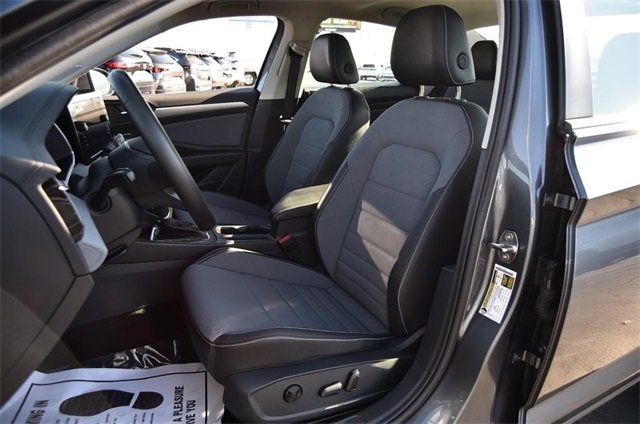 Certified 2025 Volkswagen Jetta SE w/ Sunroof Package image 20