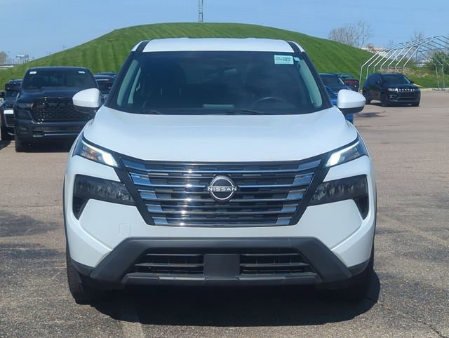 Used 2024 Nissan Rogue SV AWD/4WD image 8