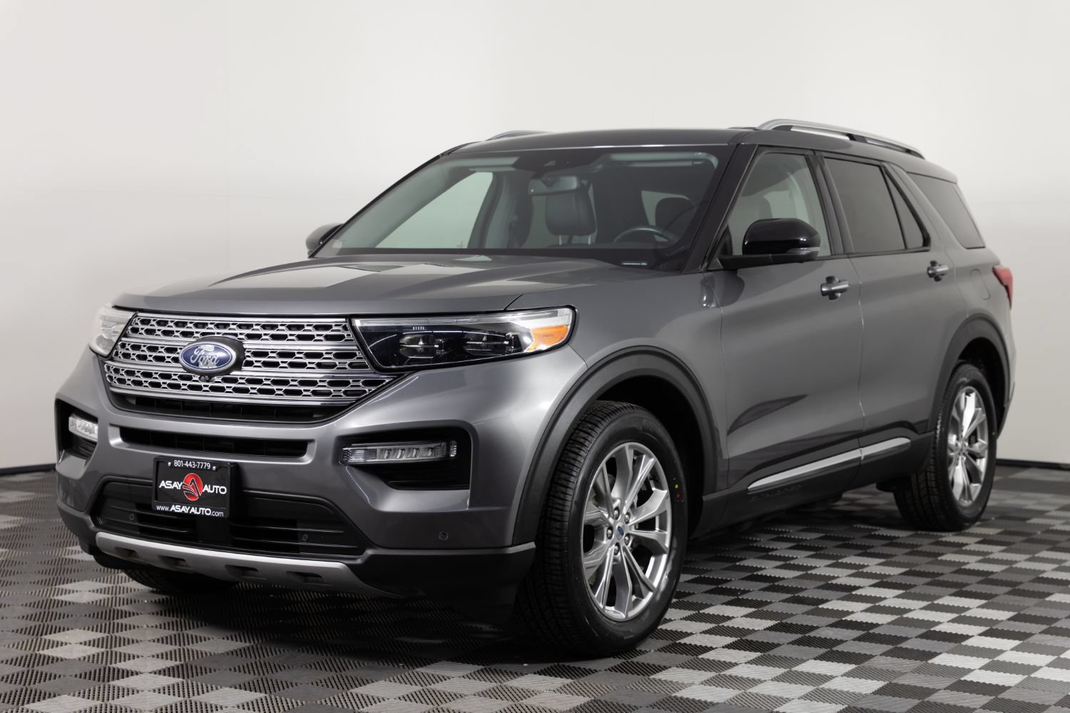 Used 2021 Ford Explorer Limited w/ Equipment Group 301A AWD/4WD image 2