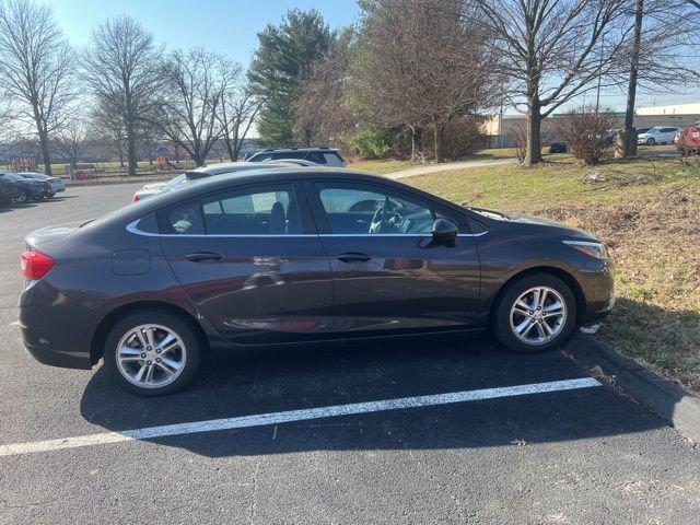 Used 2017 Chevrolet Cruze LT image 4