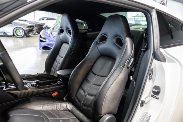 Used 2023 Nissan GT-R Premium w/ Premium Interior Package AWD/4WD image 29