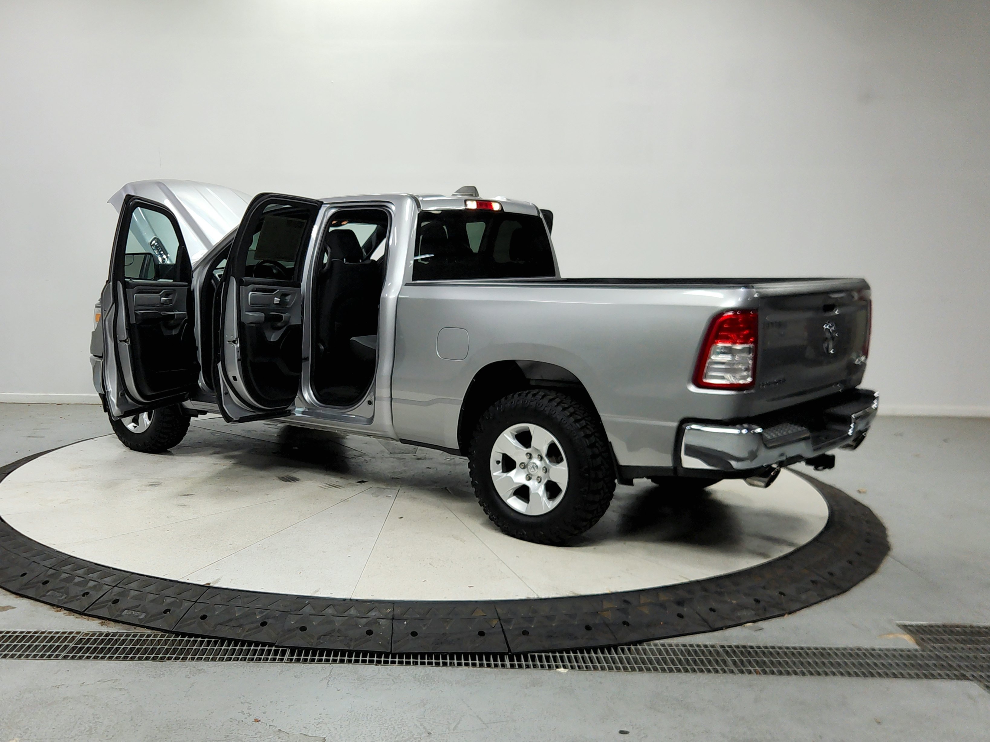 Used 2021 RAM 1500 Big Horn AWD/4WD image 14