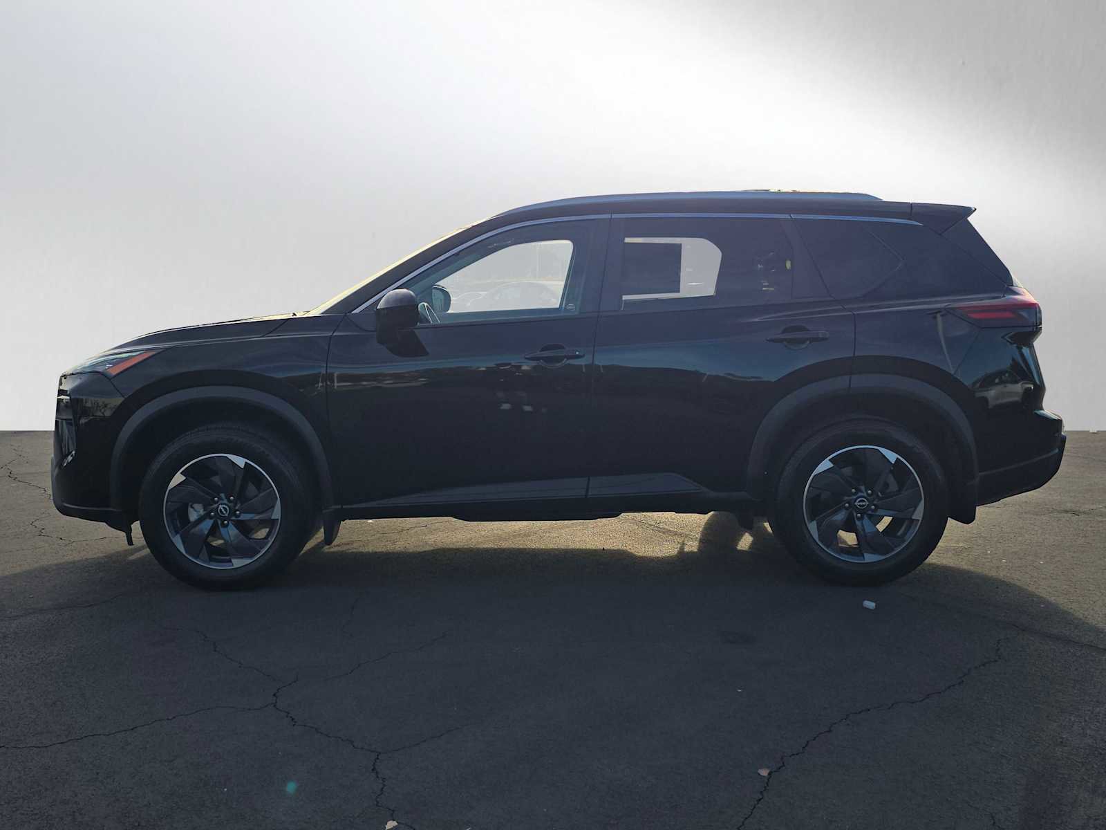 Used 2024 Nissan Rogue SV w/ SV Premium Package image 6