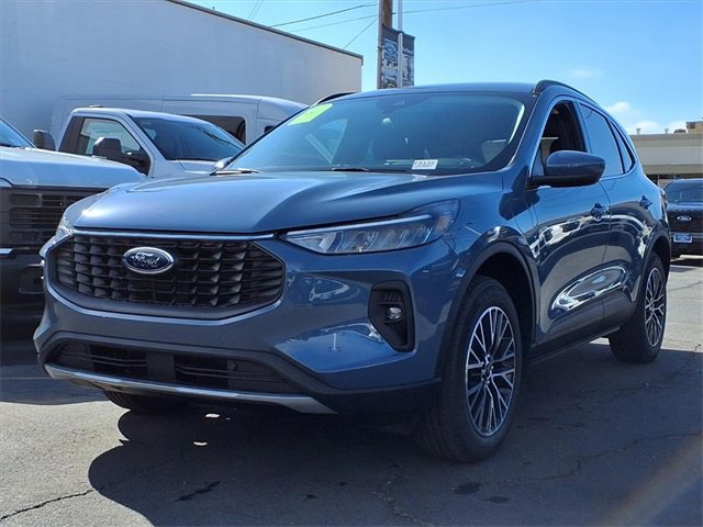 New 2025 Ford Escape SE