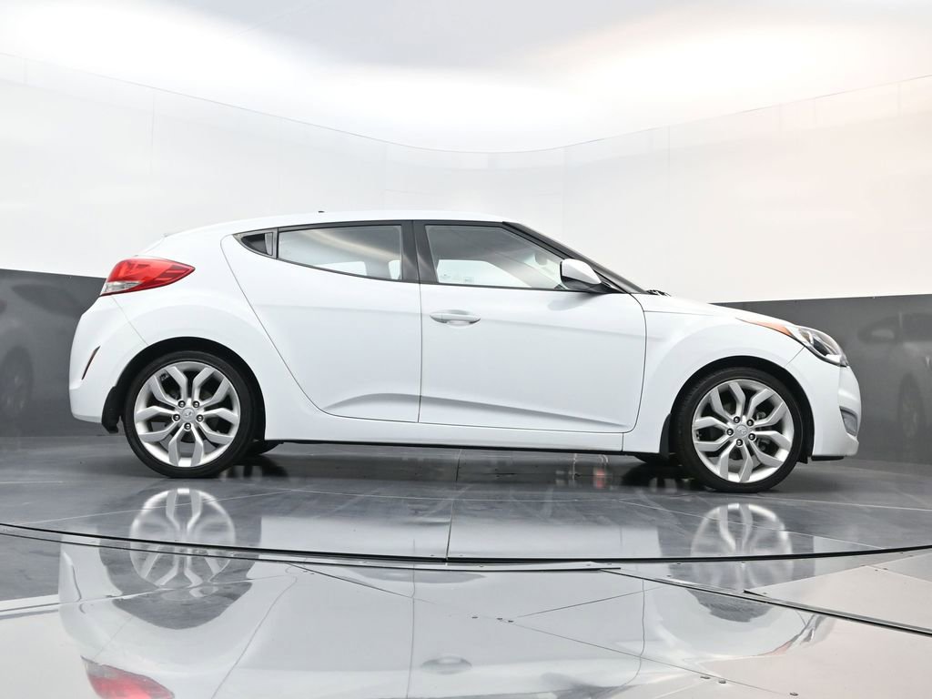 Used 2013 Hyundai Veloster w/ Style Pkg image 27