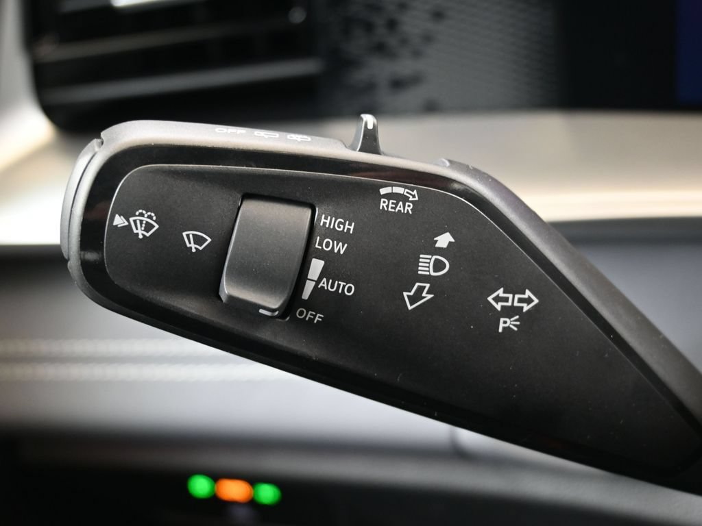Used 2026 Volkswagen Tiguan SE R-Line AWD/4WD image 28