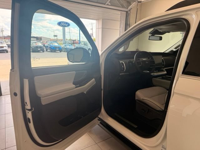 New 2027 Ford Expedition Platinum w/ Platinum Ultimate Package AWD/4WD image 15