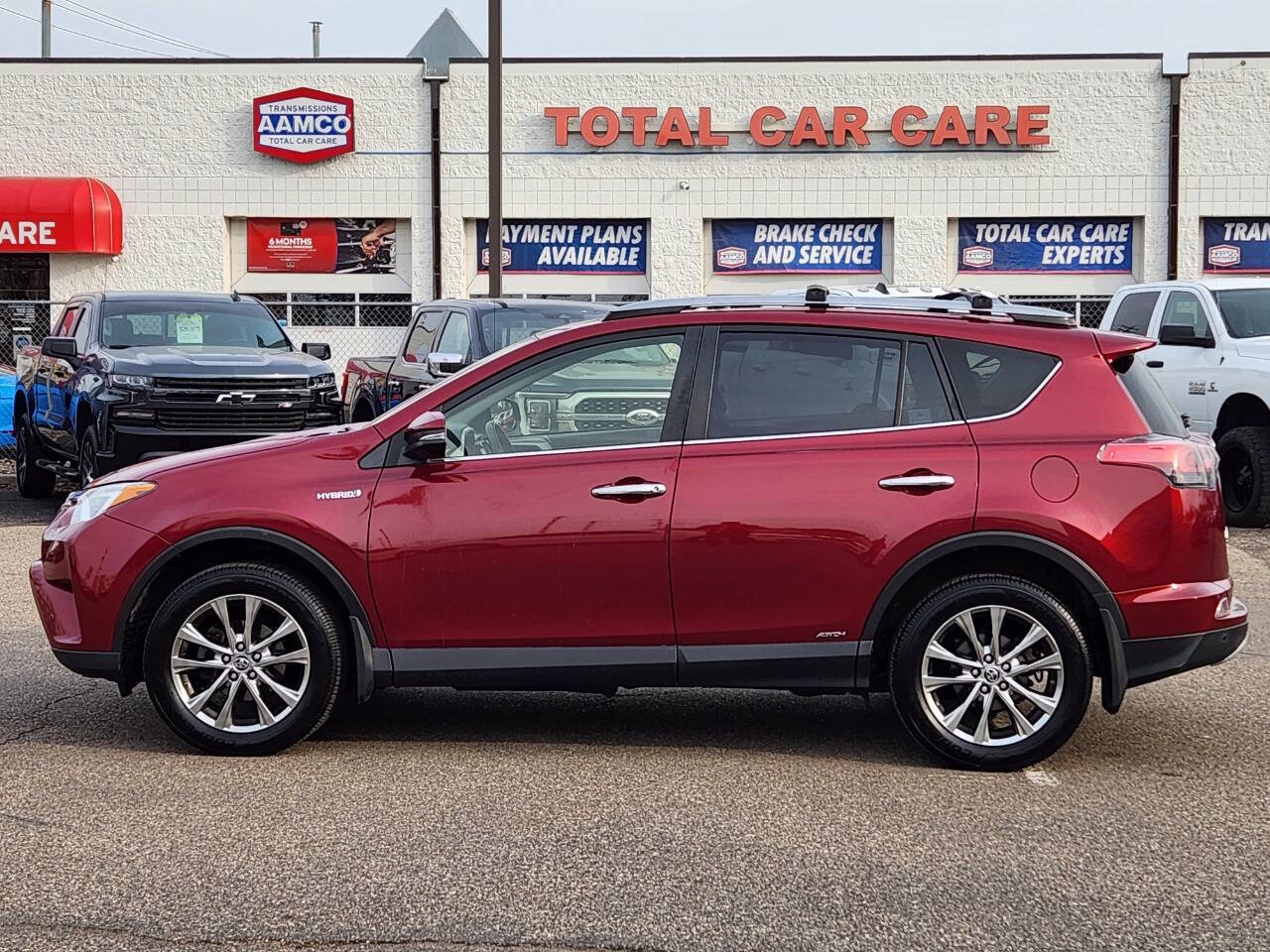 Used 2018 Toyota RAV4 Limited w/ Advanced Technology Package AWD/4WD image 2
