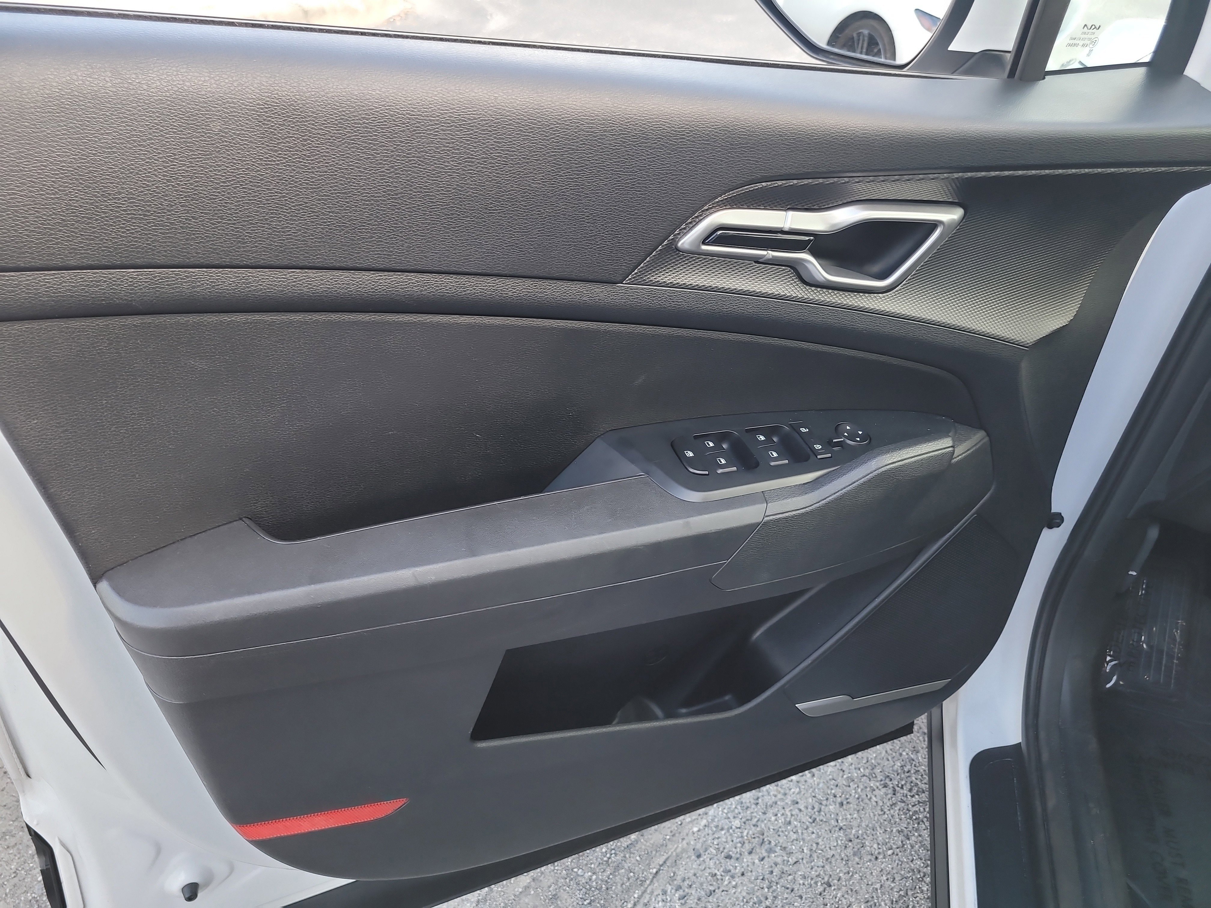 Used 2025 Kia Sportage LX image 16