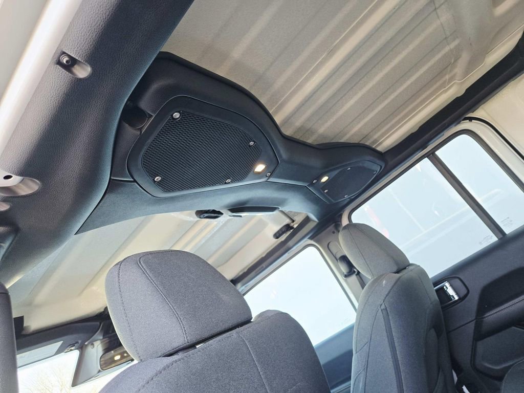 Used 2025 Jeep Wrangler Unlimited Sahara image 13