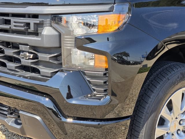 New 2026 Chevrolet Silverado 1500 Custom w/ LPO, Dark Essentials Package RWD image 6