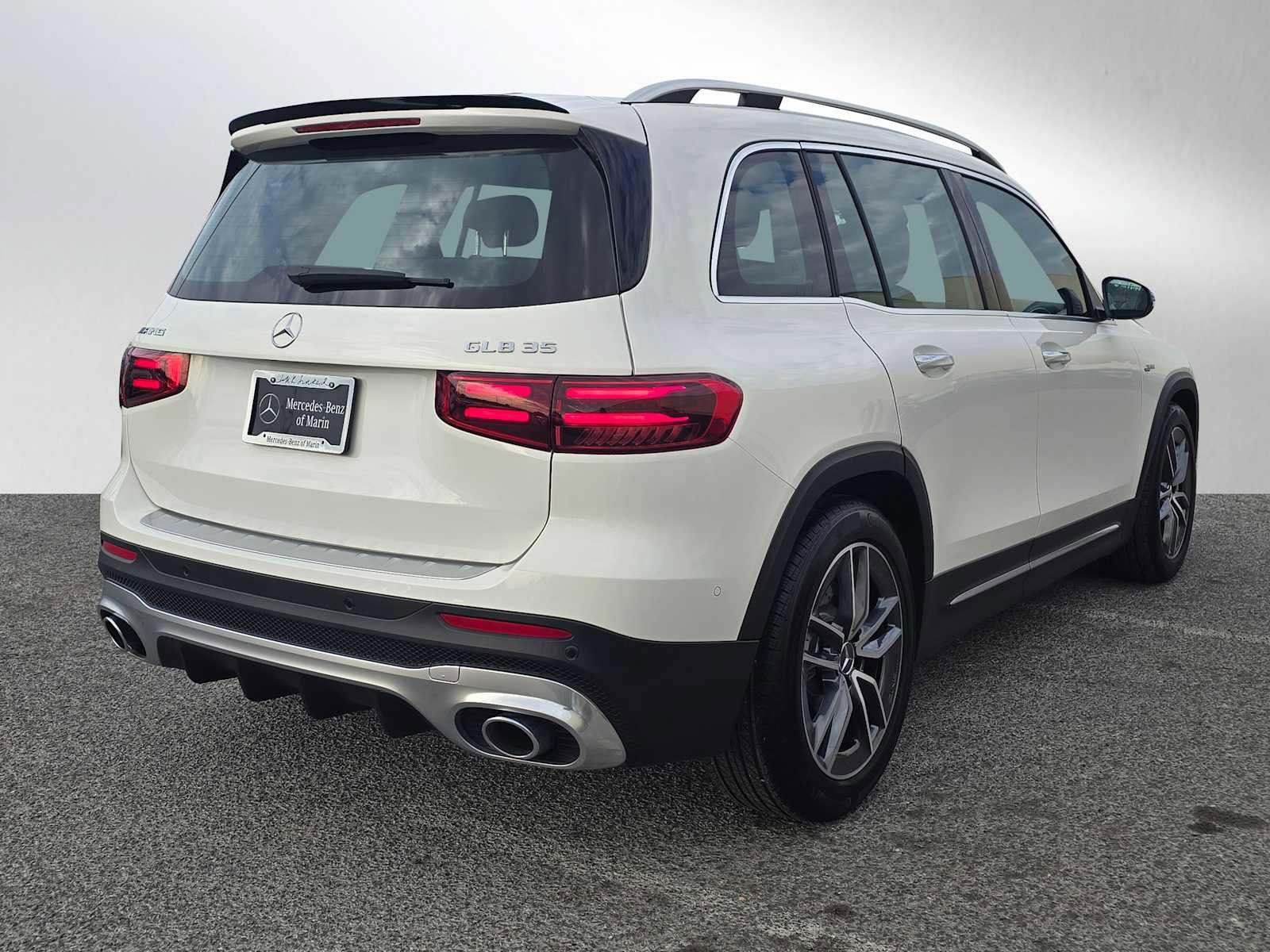 Used 2025 Mercedes-Benz GLB 35 AMG 4MATIC image 3