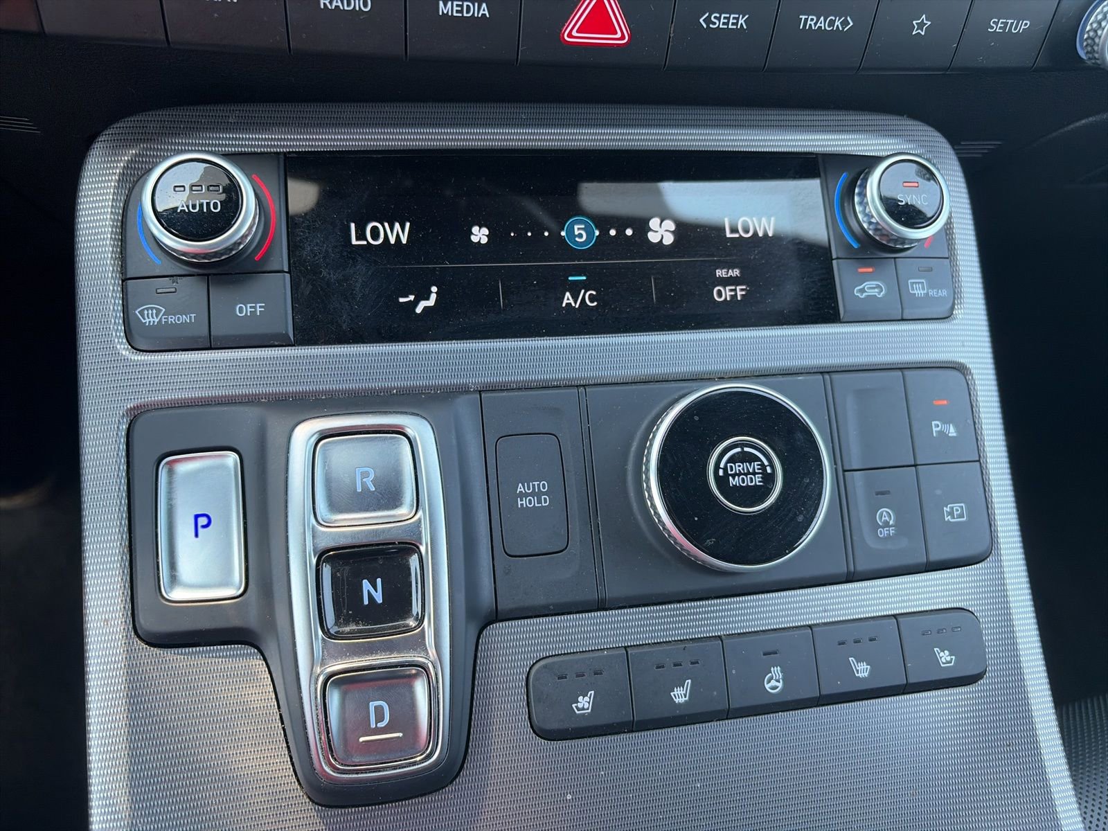 Used 2024 Hyundai Palisade Calligraphy image 21