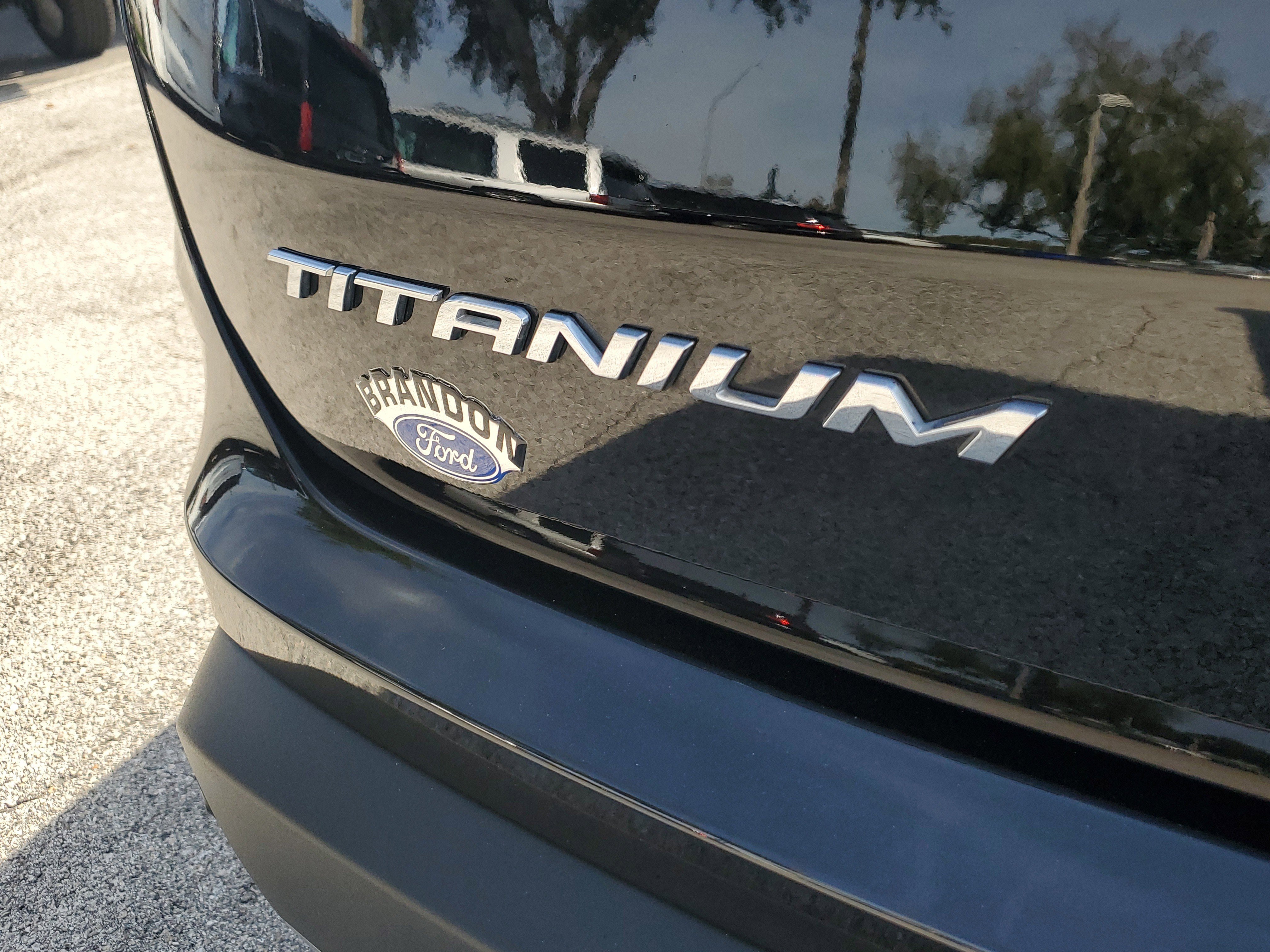 Certified 2024 Ford Edge Titanium image 9