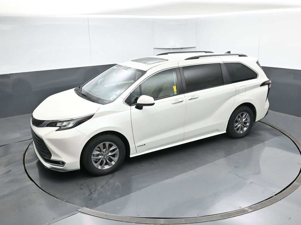 Used 2021 Toyota Sienna XLE image 46