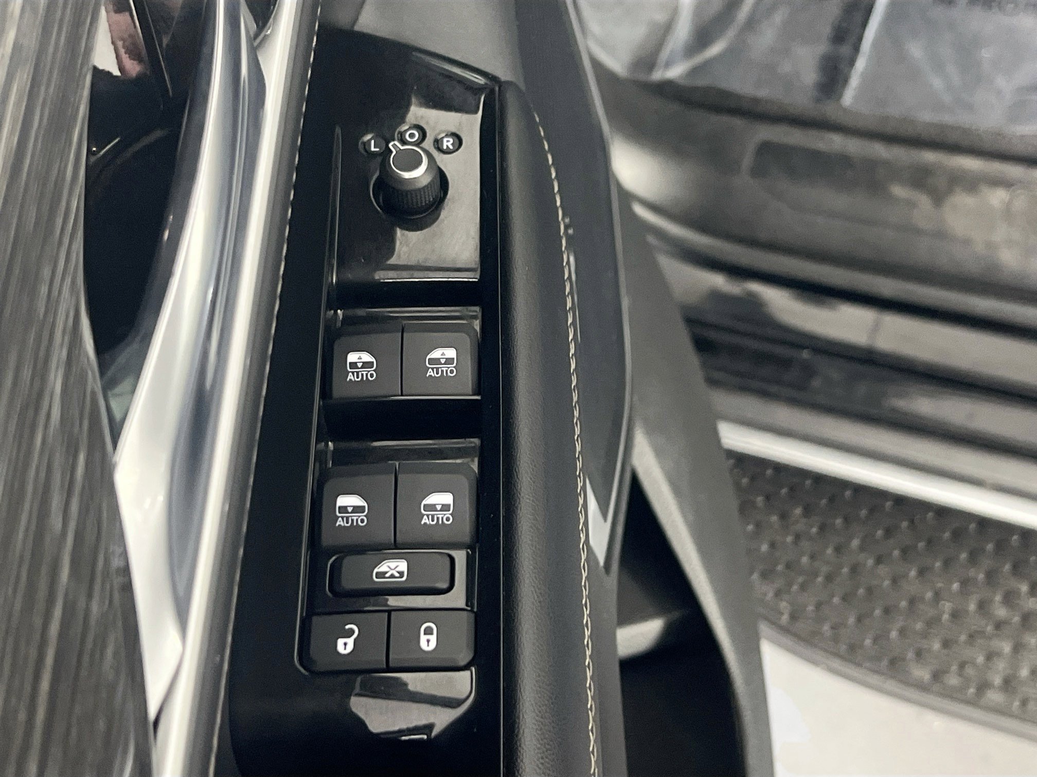 Used 2022 Jeep Wagoneer Series III w/ Rear Seat Video Group 1 image 18