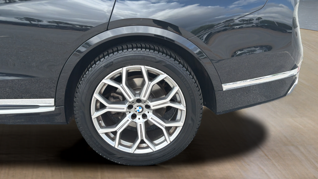 Used 2025 BMW X7 xDrive40i w/ Premium Package AWD/4WD image 18