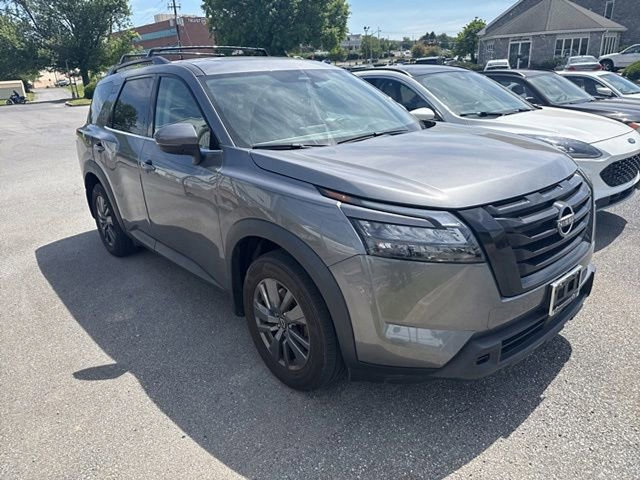 Used 2023 Nissan Pathfinder SV w/ SV Premium Package AWD/4WD image 4