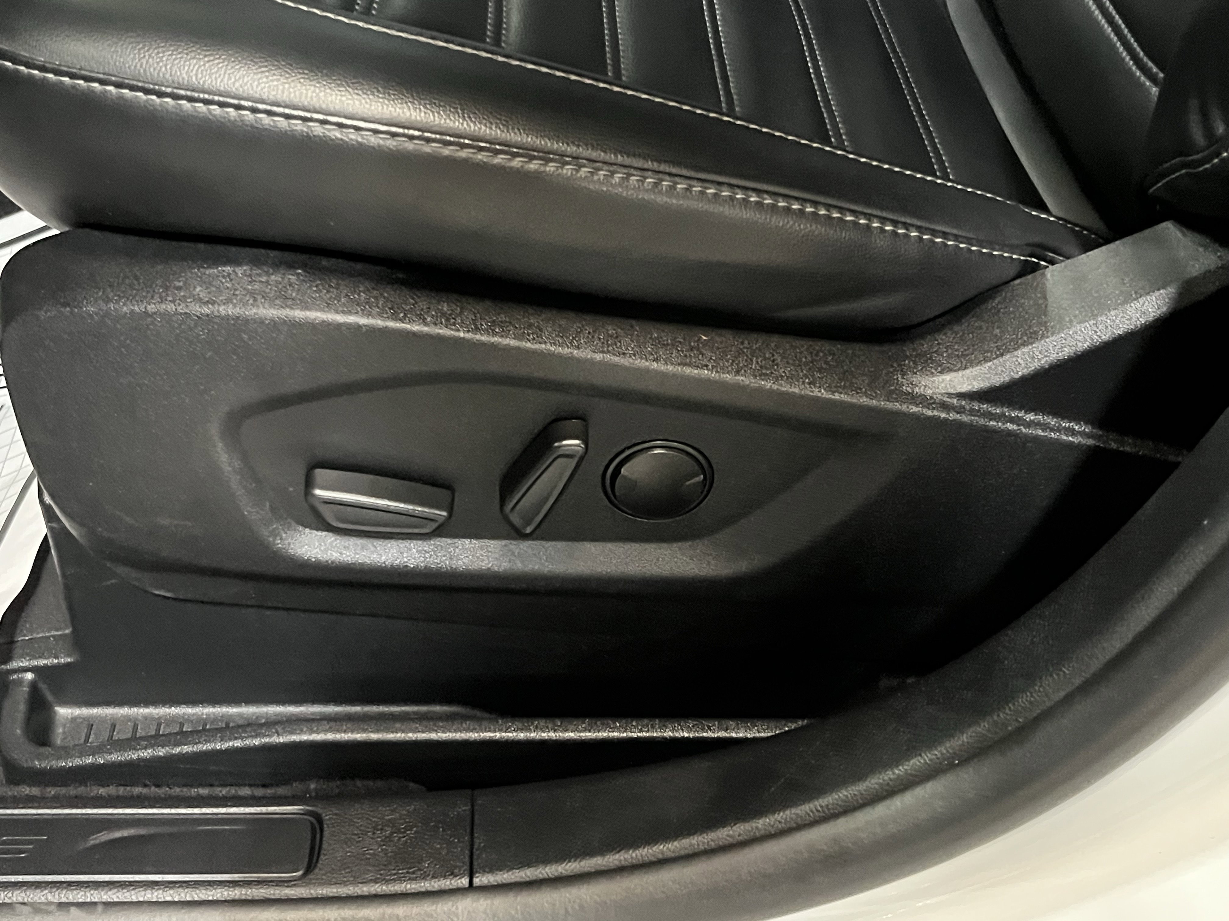 Used 2024 Ford Edge SEL image 16