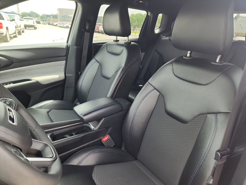 Used 2024 Jeep Compass Latitude AWD/4WD image 12