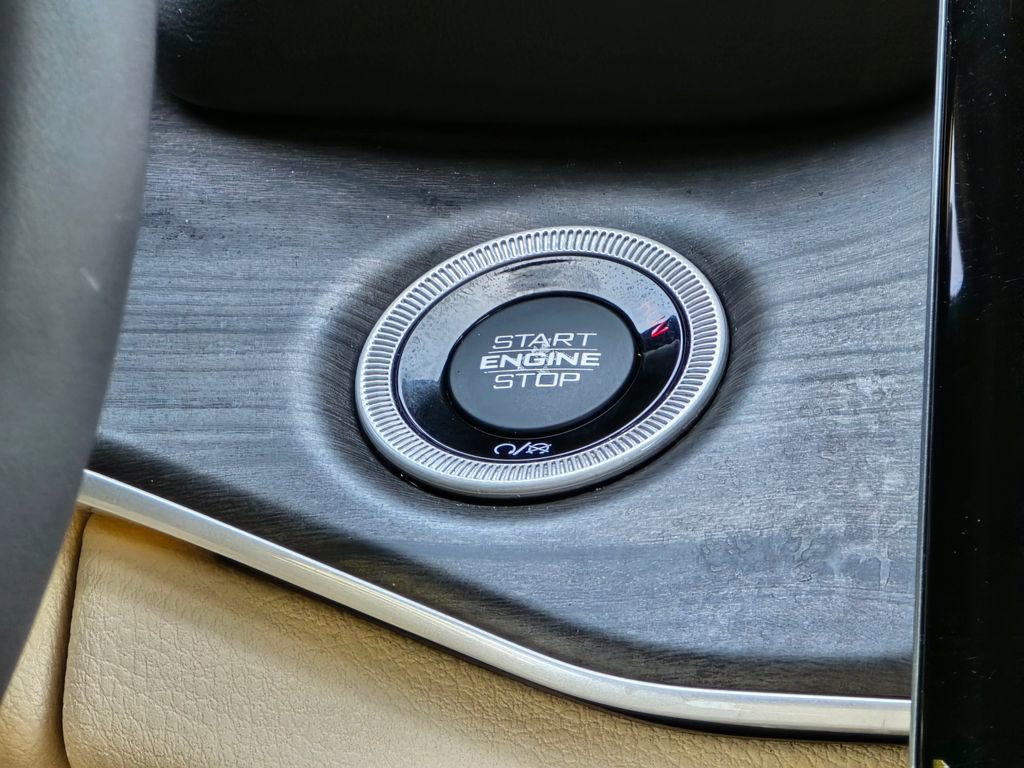 Used 2023 Jeep Grand Cherokee L Limited AWD/4WD image 37