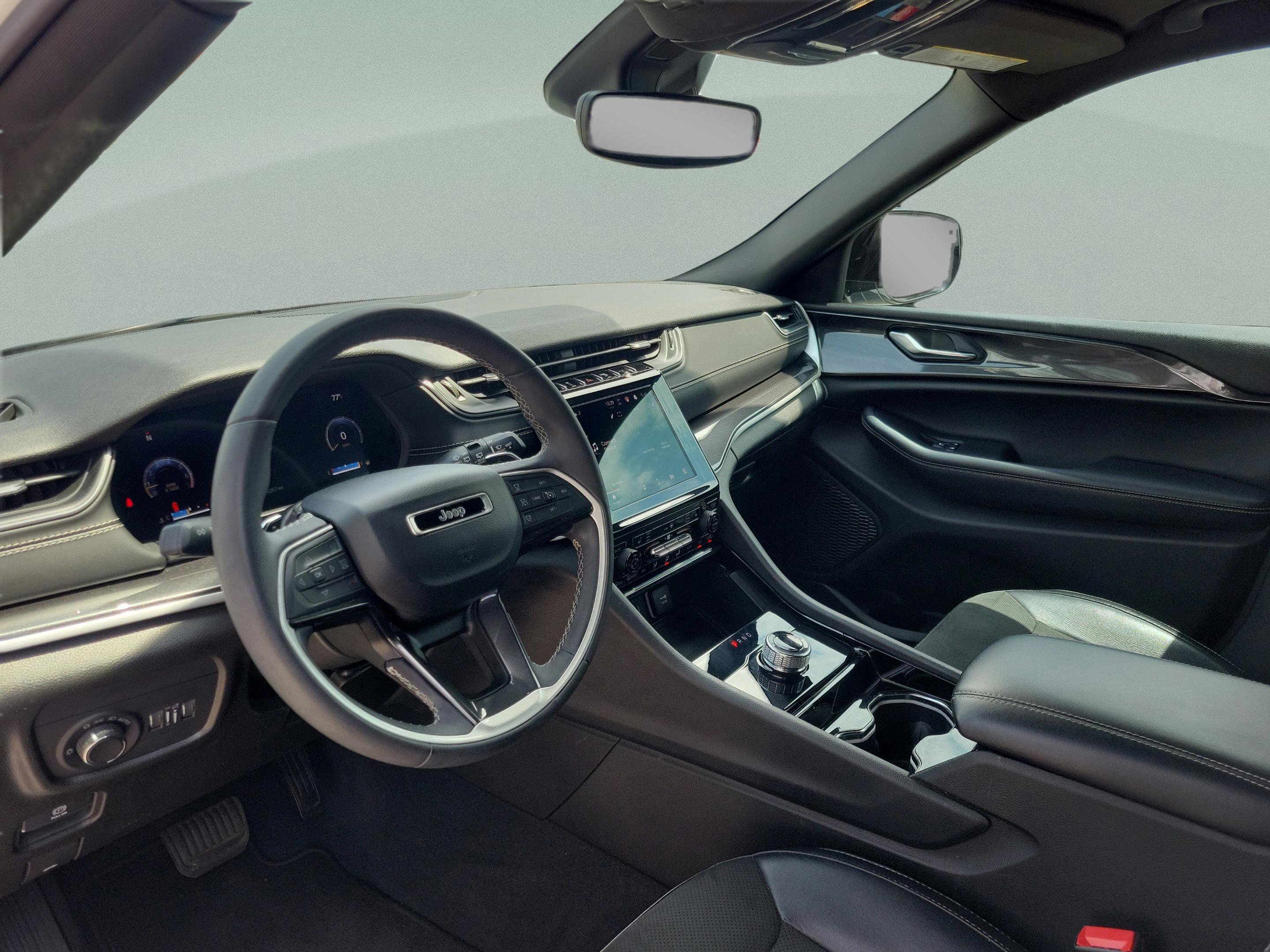 Used 2023 Jeep Grand Cherokee L Laredo AWD/4WD image 16