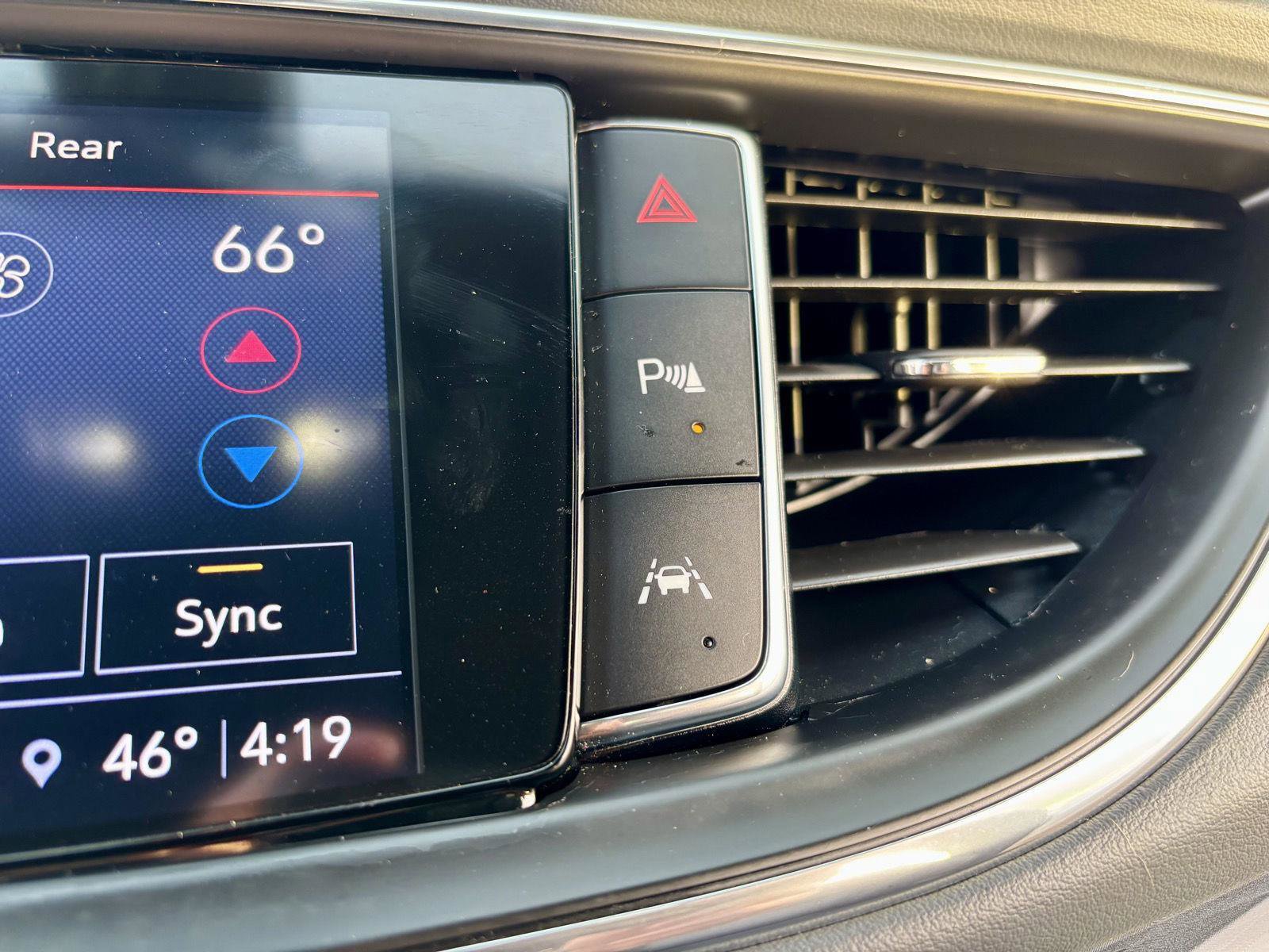 Used 2022 Buick Enclave Premium AWD/4WD image 37