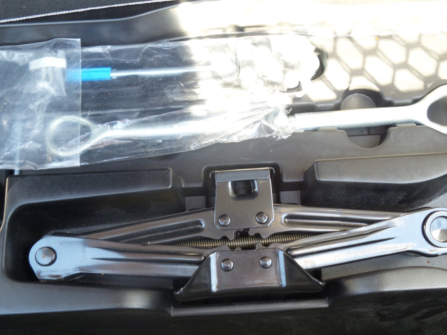 Used 2003 Lexus SC 430 Convertible image 32