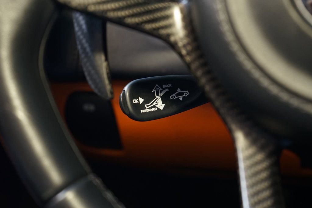 Used 2018 McLaren 570S Spider image 25