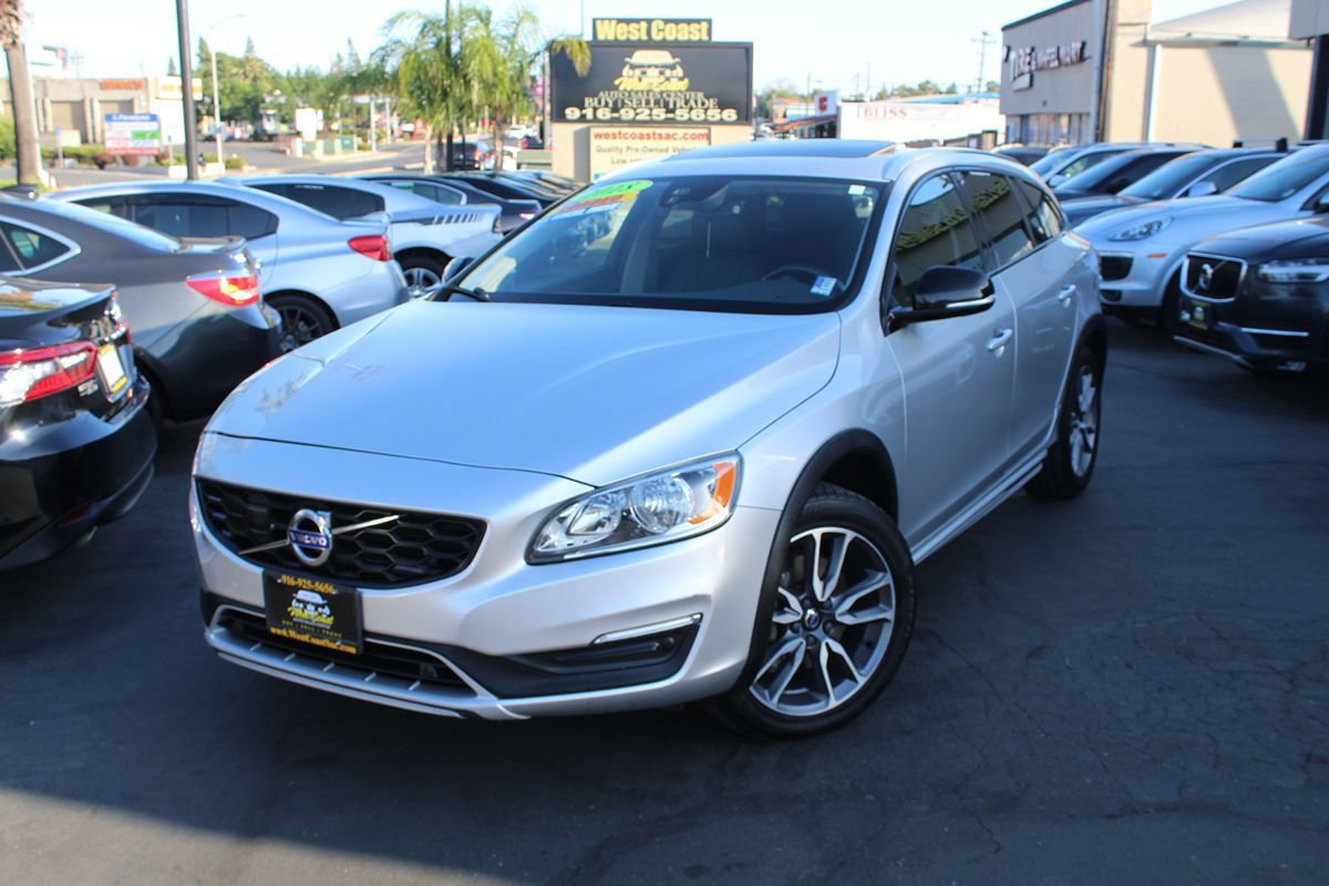 Used 2018 Volvo V60 T5 Cross Country AWD/4WD image 37