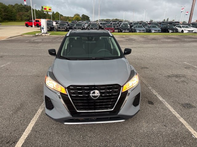Used 2023 Nissan Kicks SV FWD image 2