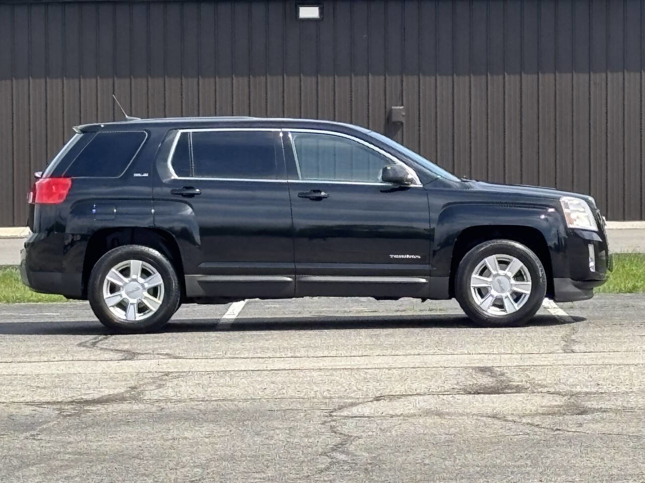 Used 2013 GMC Terrain SLE image 2