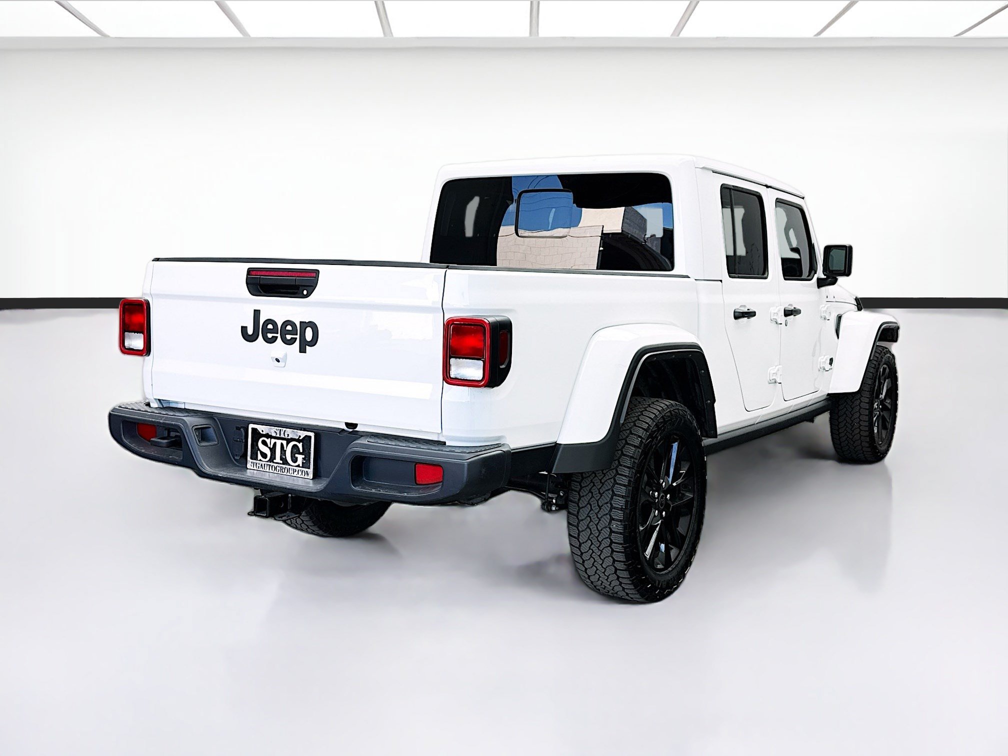 Used 2025 Jeep Gladiator Sport AWD/4WD image 4