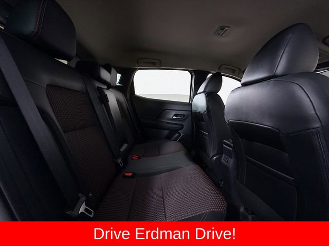 Used 2025 Nissan Kicks SR FWD image 27