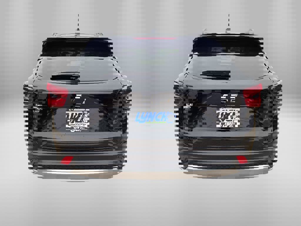 Used 2025 Chevrolet Trax LT w/ Driver Confidence Package image 4